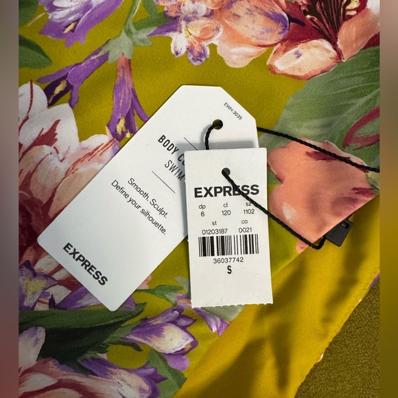 EXPRESS Body Contour Swim Set in Floral Size S 86 - Picture 2 of 10